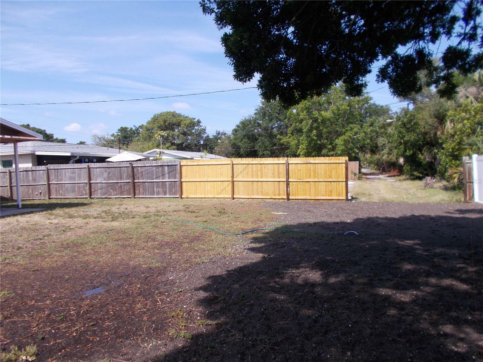 Property Photo: 433 73rd Avenue N FL 33702