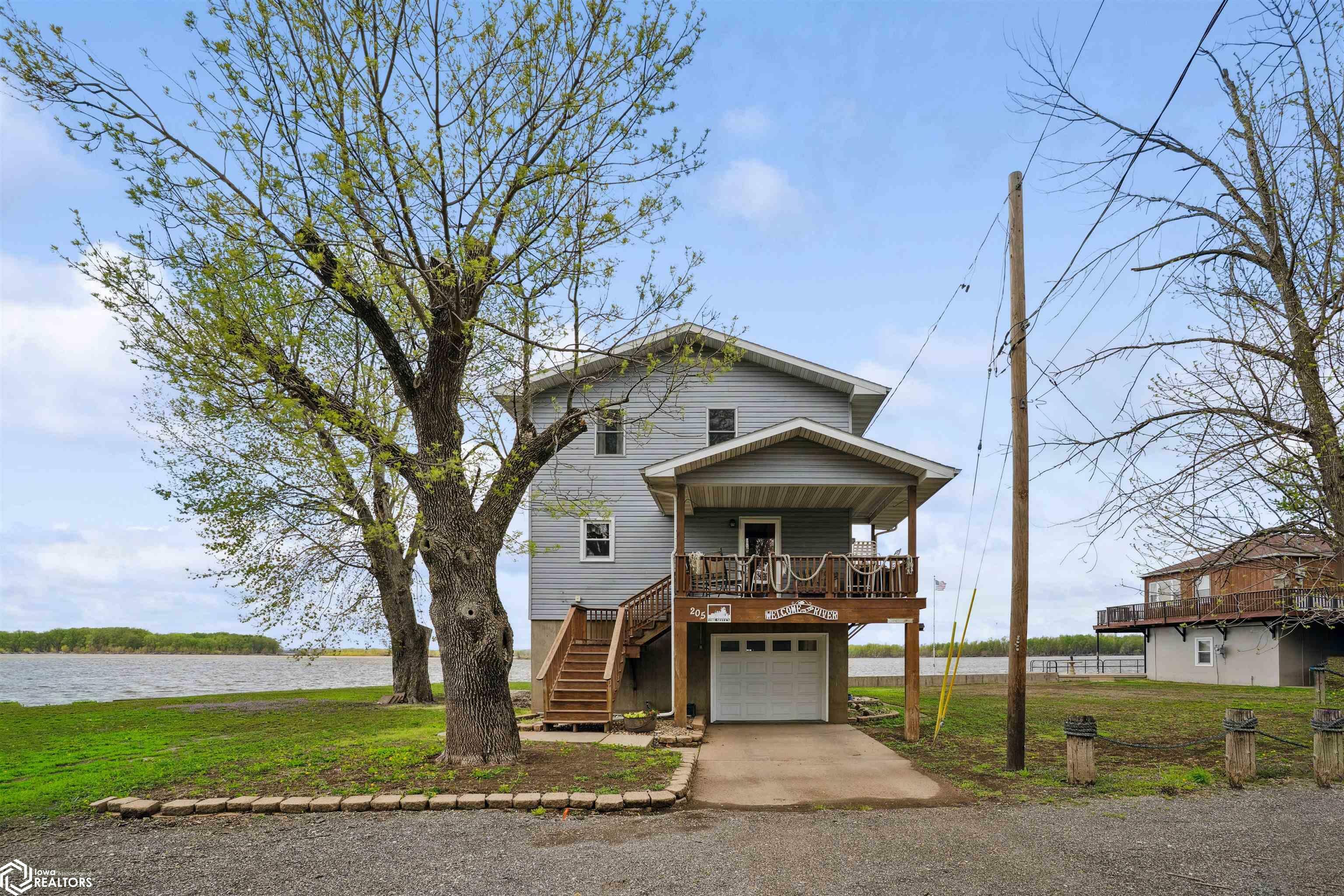 Property Photo: 205 S Front Street IL 61469