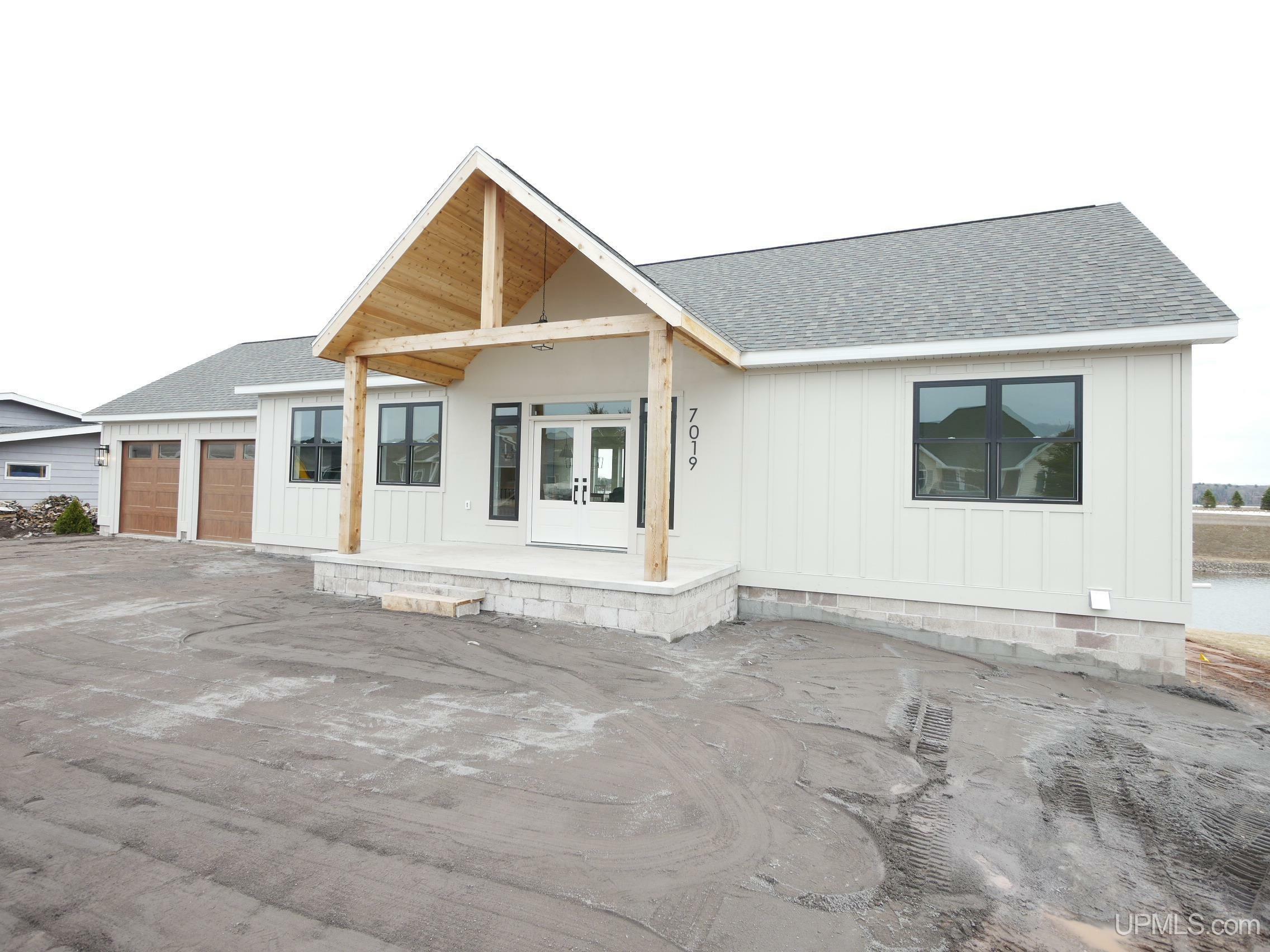 7019 Sandpiper Drive  Houghton MI 49931 photo