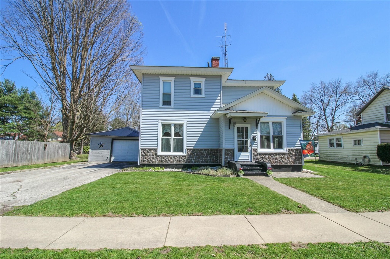 305 N Douglas Avenue  Three Rivers MI 49093 photo