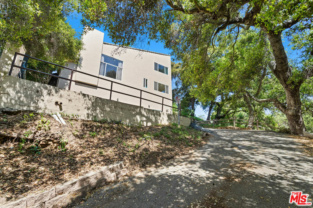 4077 Escondido Drive  Malibu CA 90265 photo