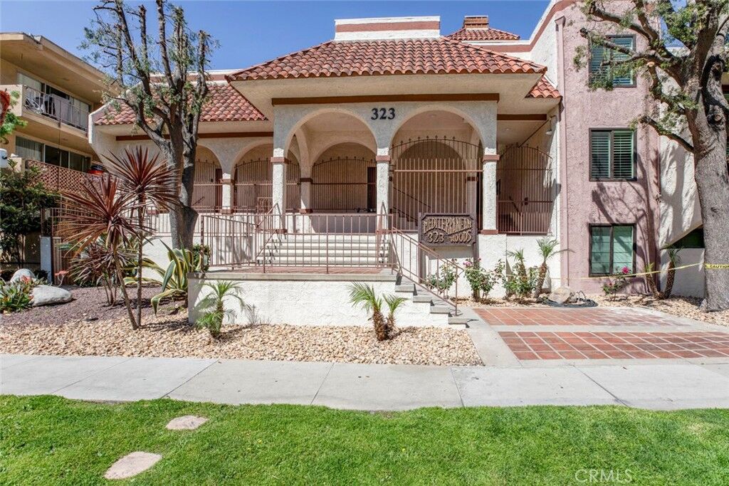 Property Photo: 323 N Jackson Street 105 CA 91206