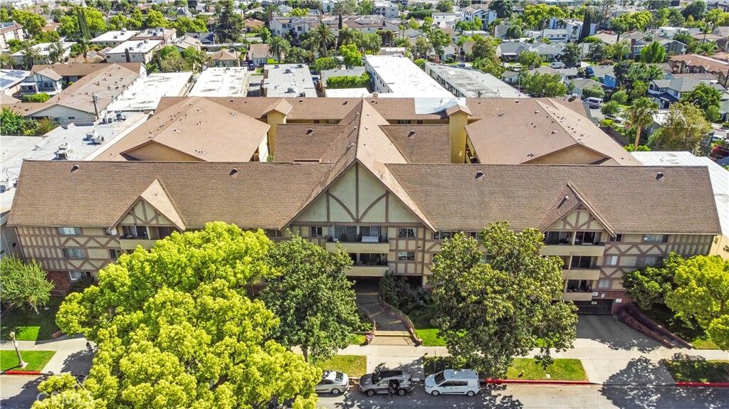 Property Photo:  600 W Stocker Street 303  CA 91202 