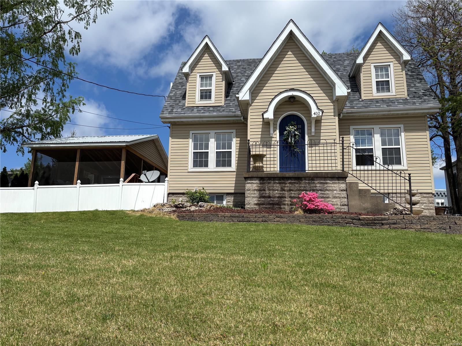 Property Photo:  410 E 4th Street  IL 62002 