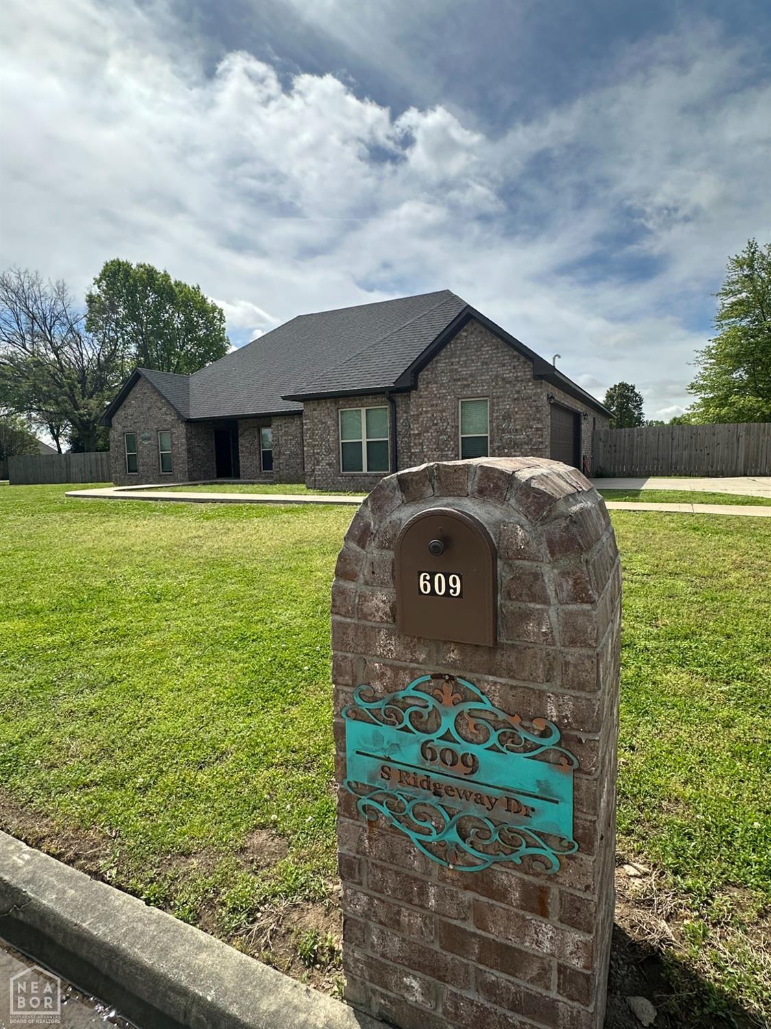 Property Photo: 609 S Ridgeway AR 72315