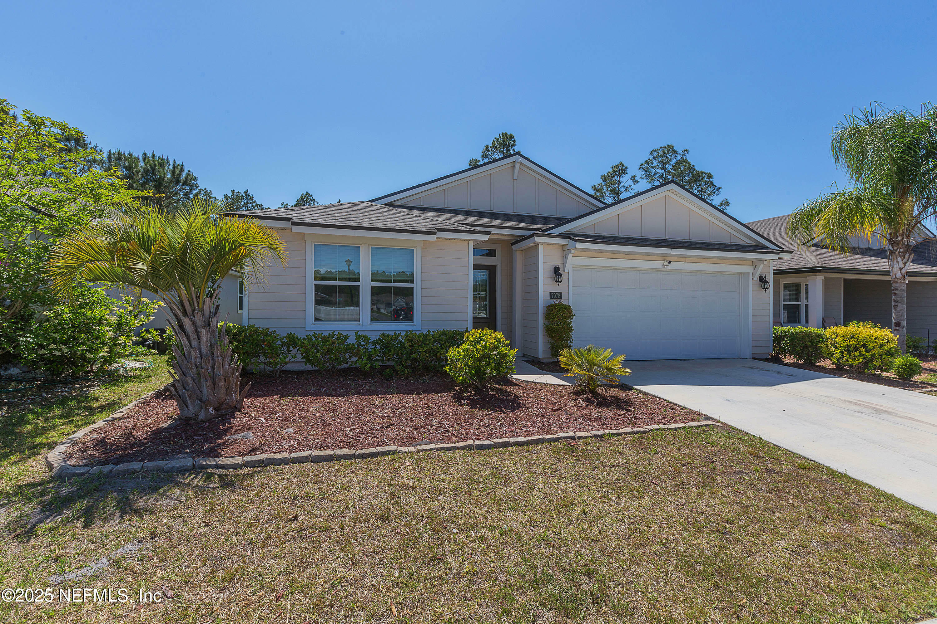 Property Photo: 7978 Island Fox Road FL 32222