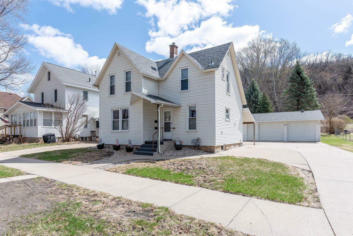 Property Photo: 1509 N 5th Street MN 56001