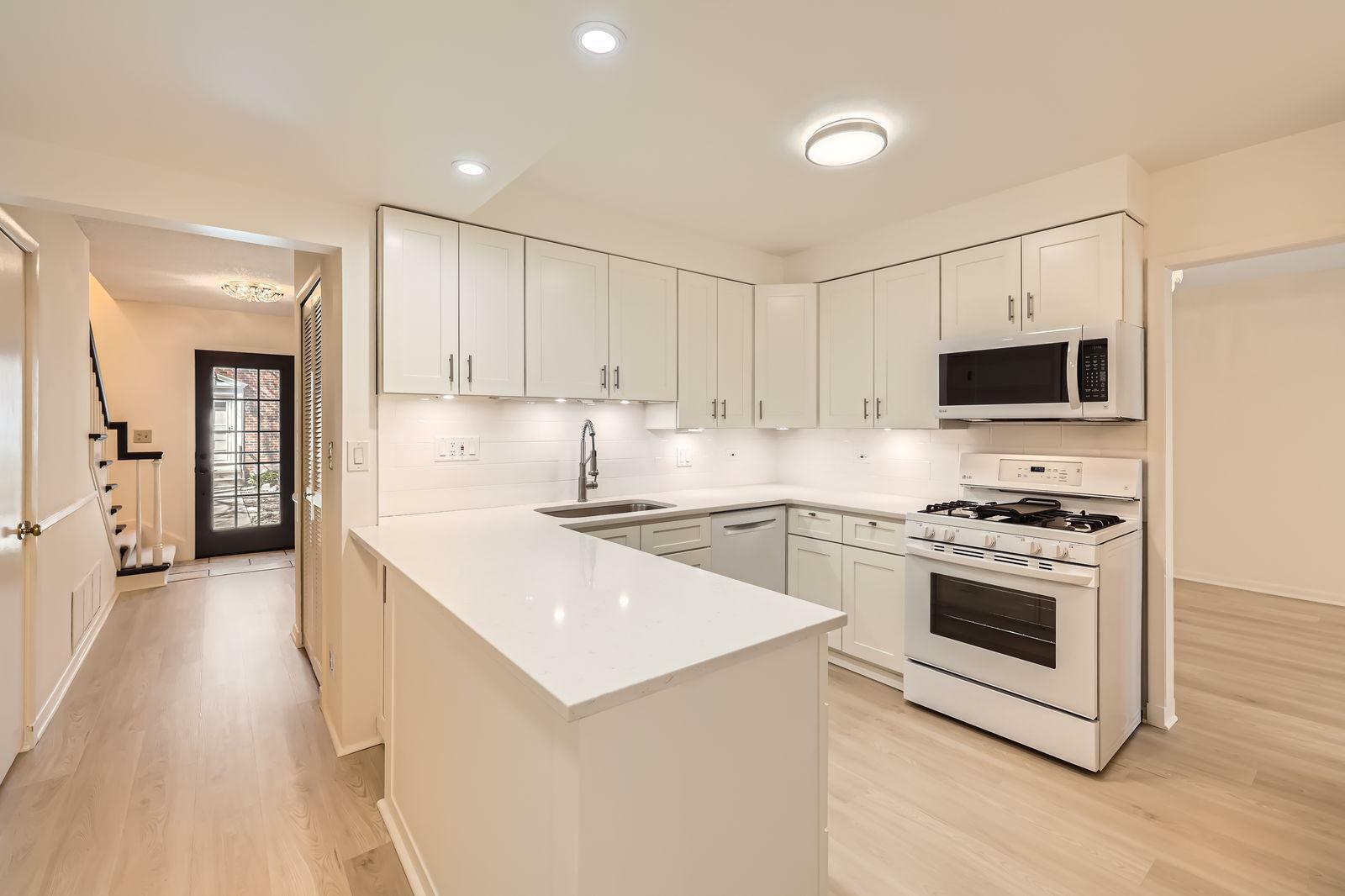 Property Photo: 605 Maple Park Drive MN 55118