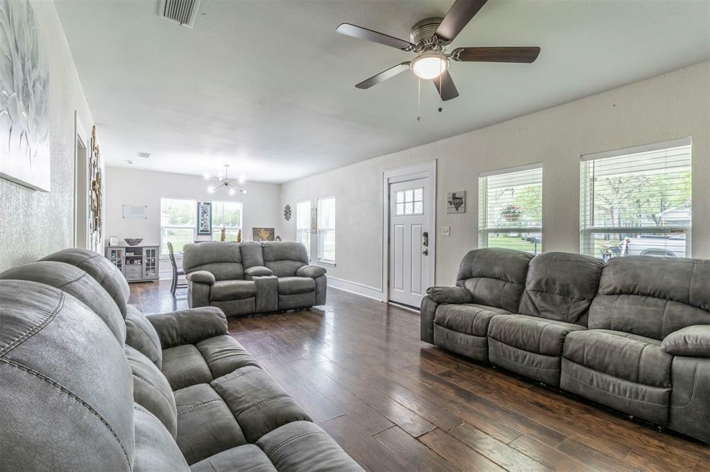 Property Photo: 2215 Park Row Boulevard TX 75110