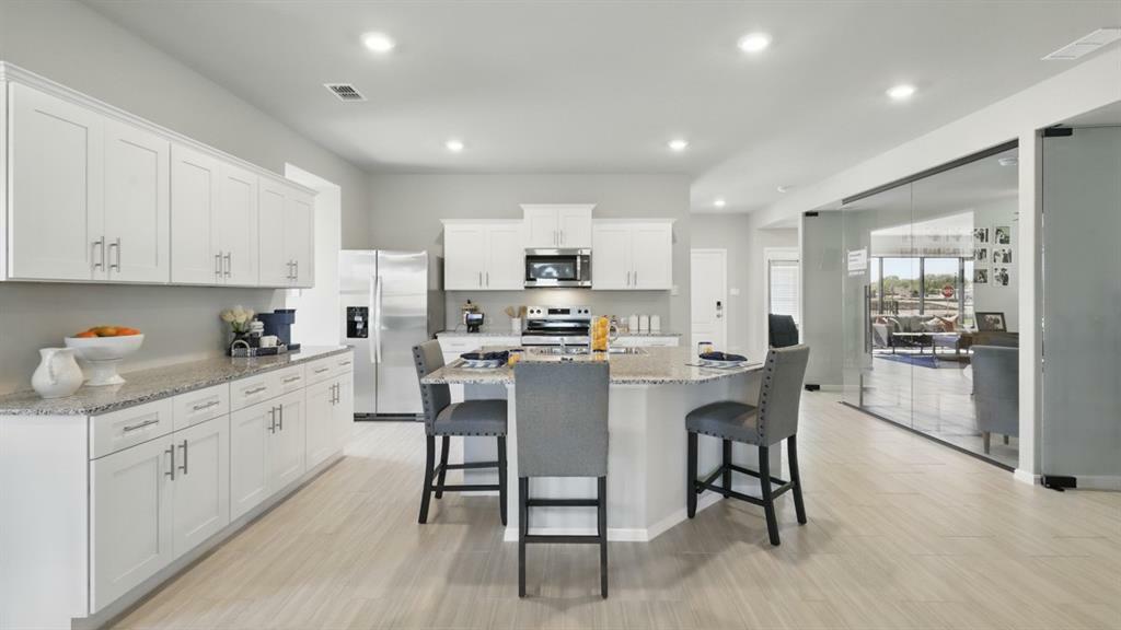 Property Photo: 433 Lubbock Drive TX 76020