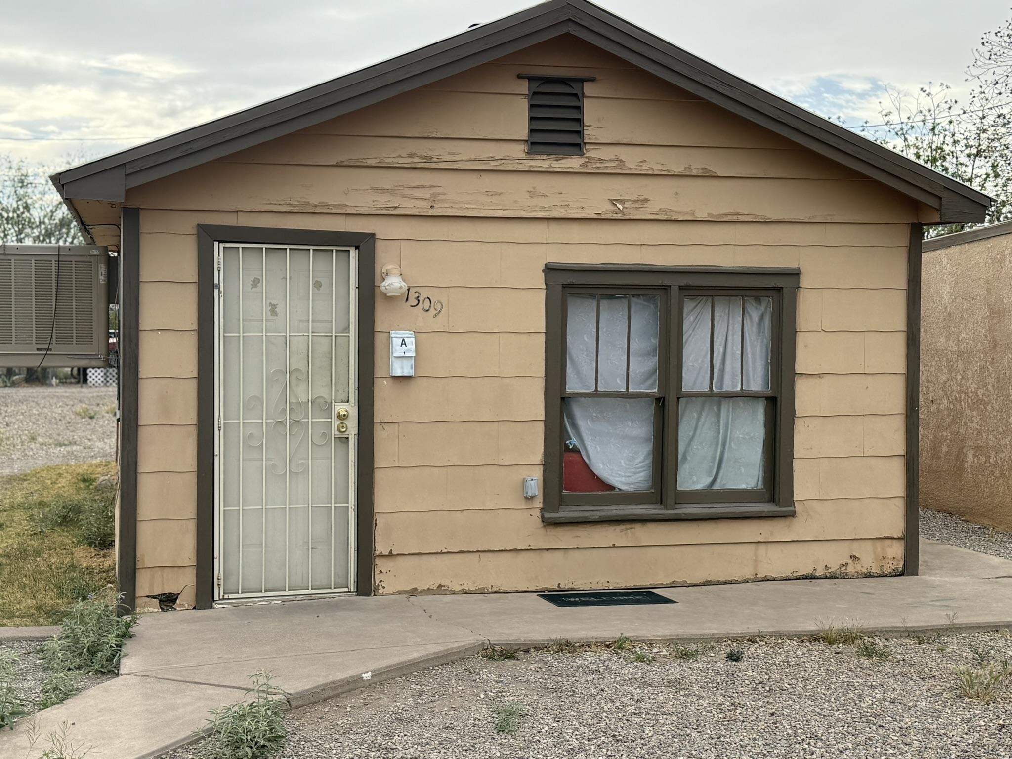 Property Photo: 1309 Hawaii Ave NM 88310