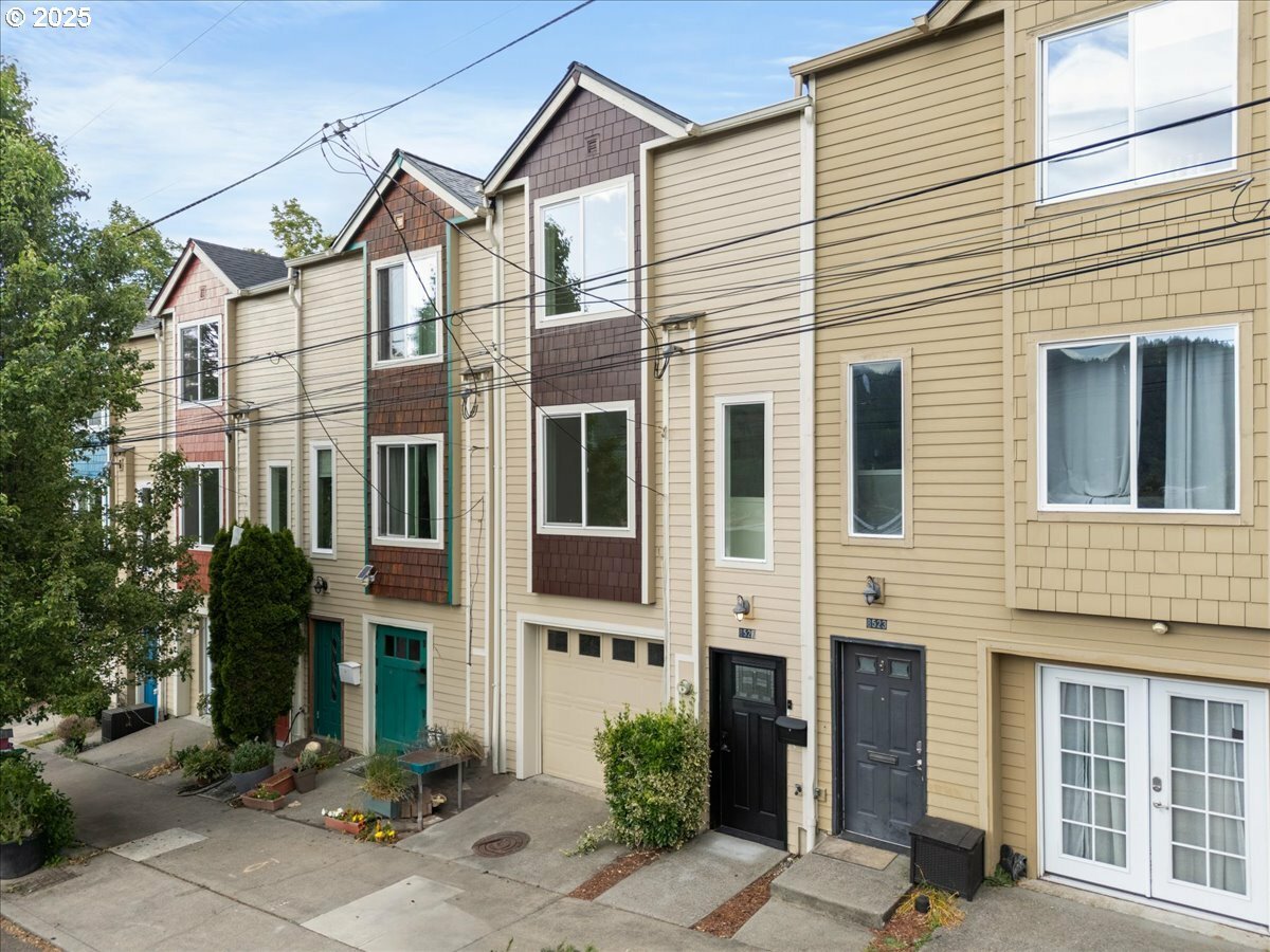 Property Photo:  8527 N Princeton St  OR 97203 