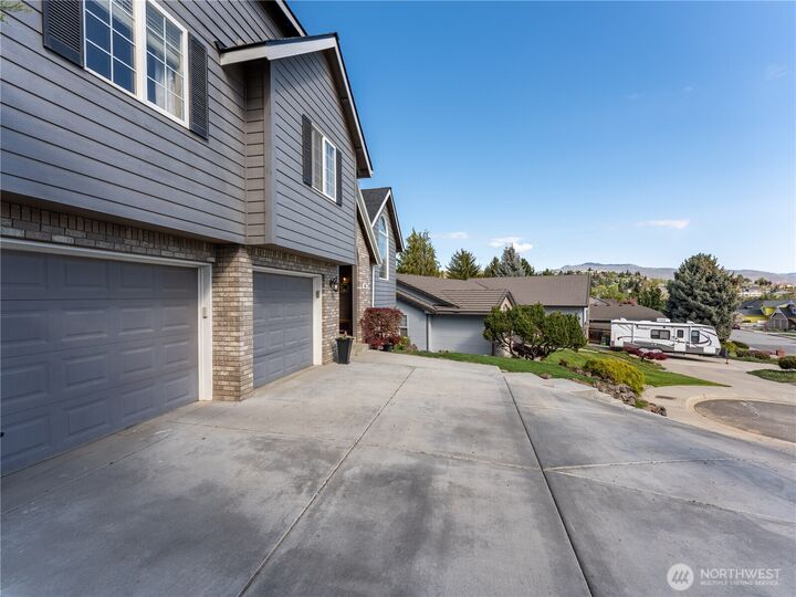 Property Photo: 306 Canyon WA 98801