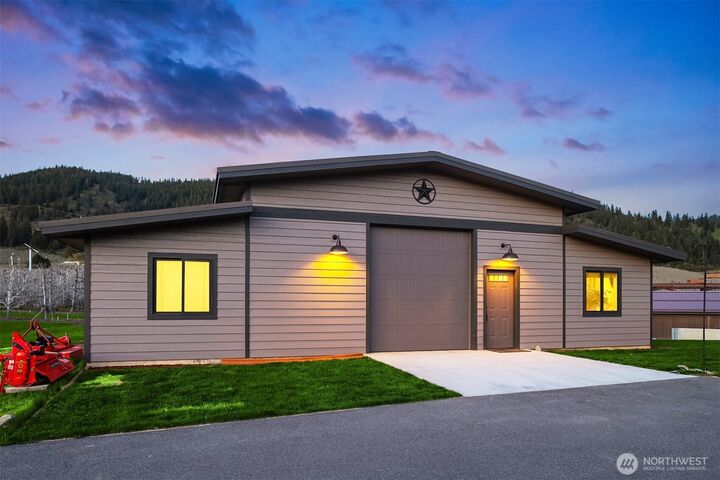 Property Photo:  9615  North Road  WA 98847 