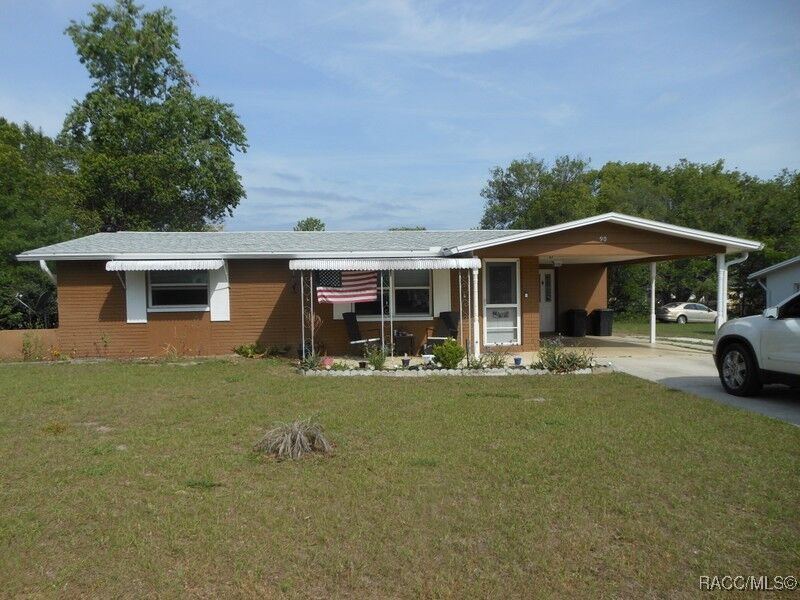 Property Photo: 90 S Adams Street FL 34465