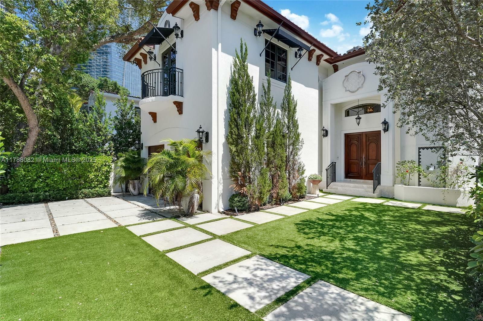 Property Photo: 1563 S Miami Ave FL 33129