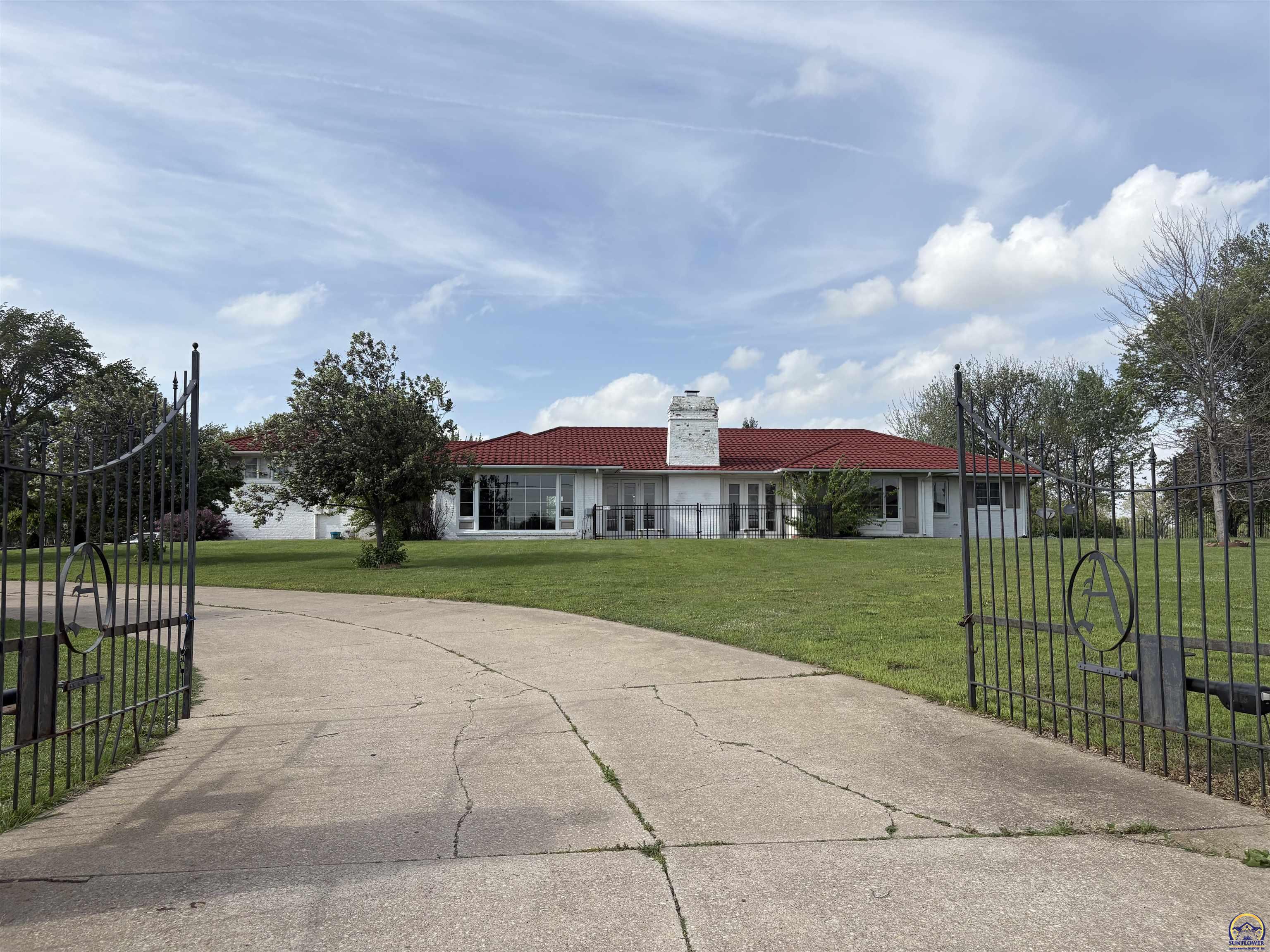 Property Photo: 1200 SW 29th St KS 66611