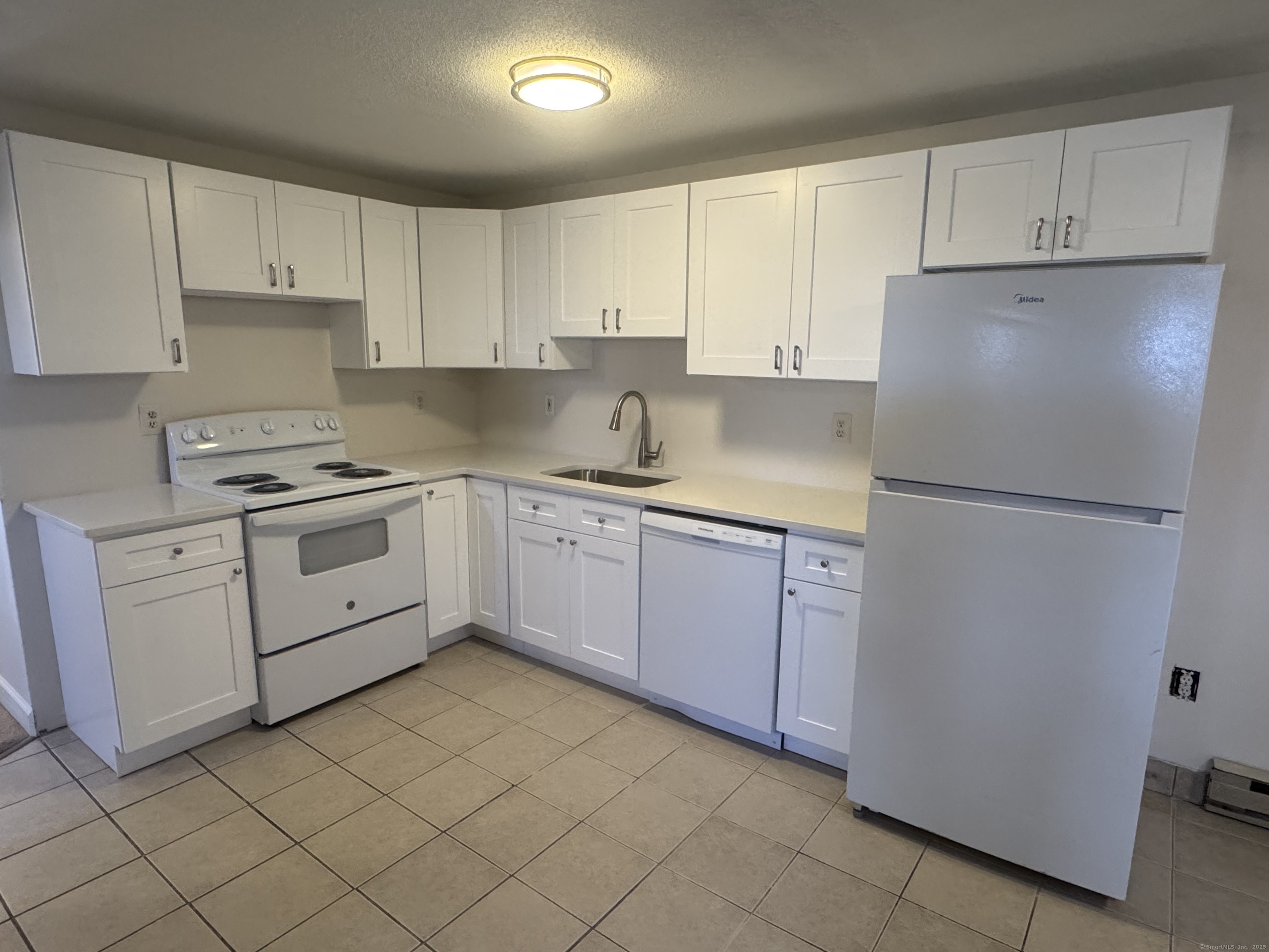 Property Photo: 26 Shirley Street Apt 6 CT 06708