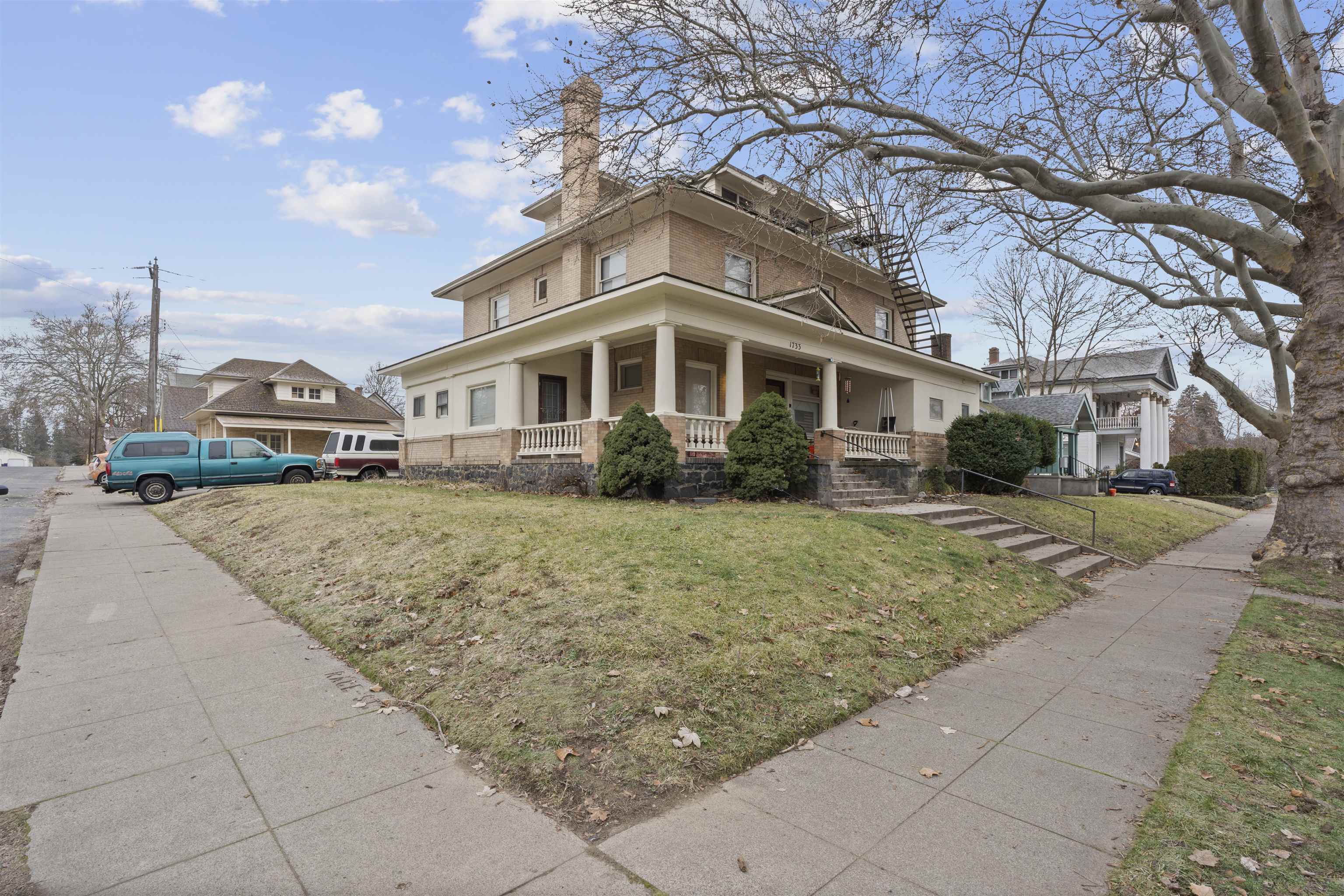 Property Photo: 1733 W 10th Ave WA 99204