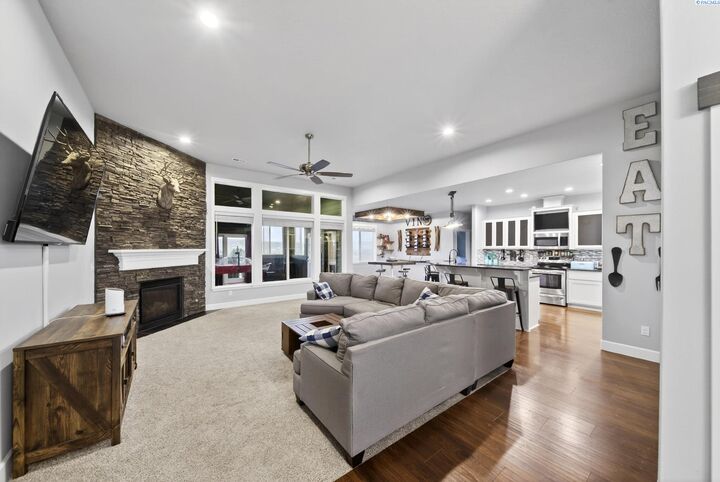 Property Photo: 114 S 727 Prse WA 99338-0000