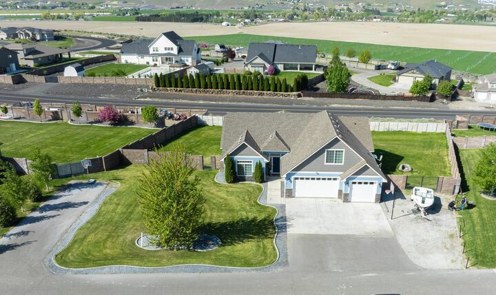 Property Photo:  114 S 727 Prse  WA 99338-0000 
