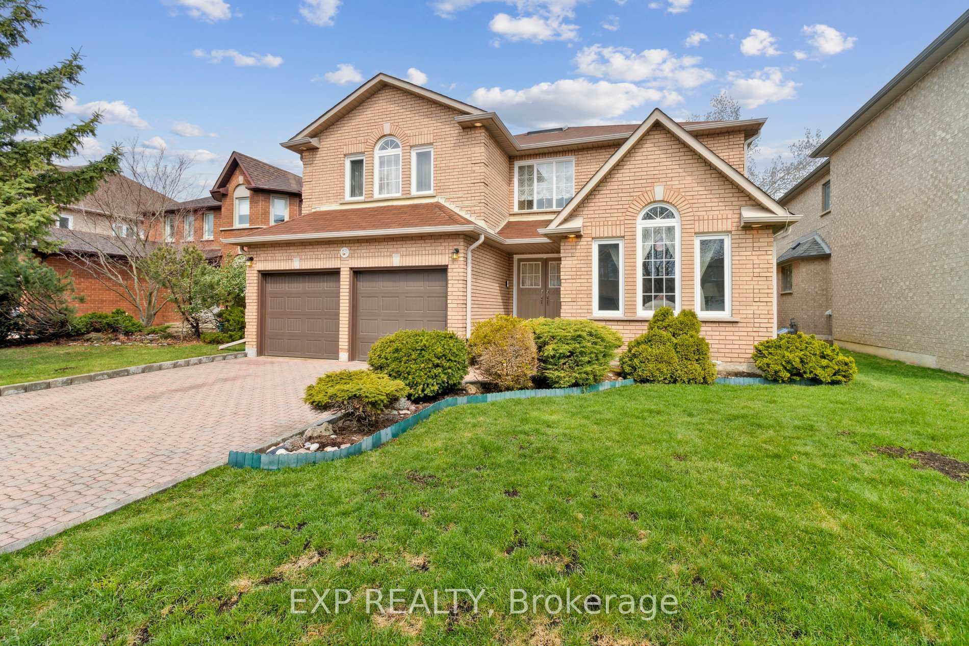 Property Photo: 21 Cantex Court ON L4S 1B1