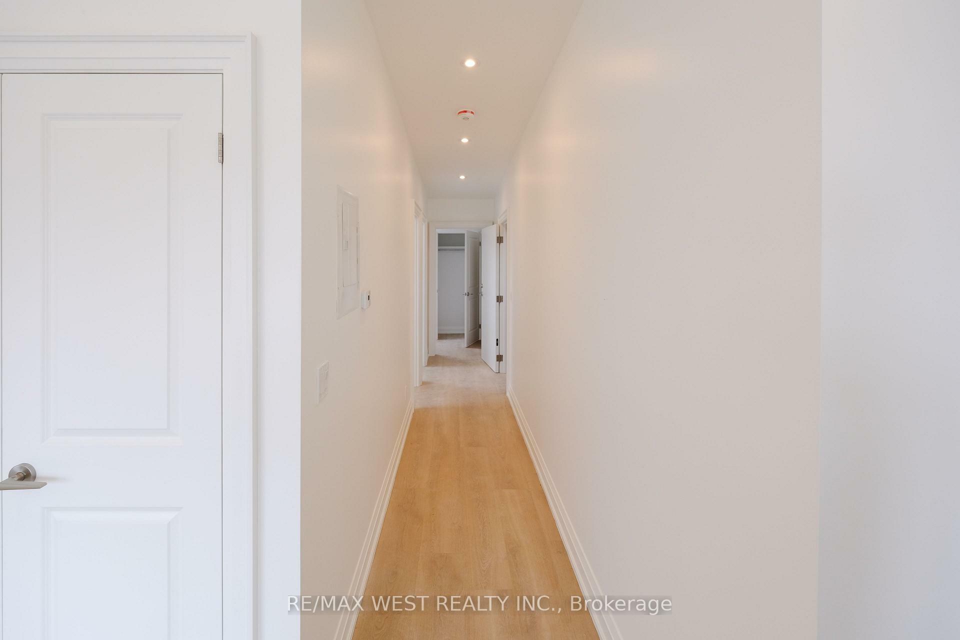 Property Photo: 325 Oakwood Avenue 2nd Floor ON M6E 2V8