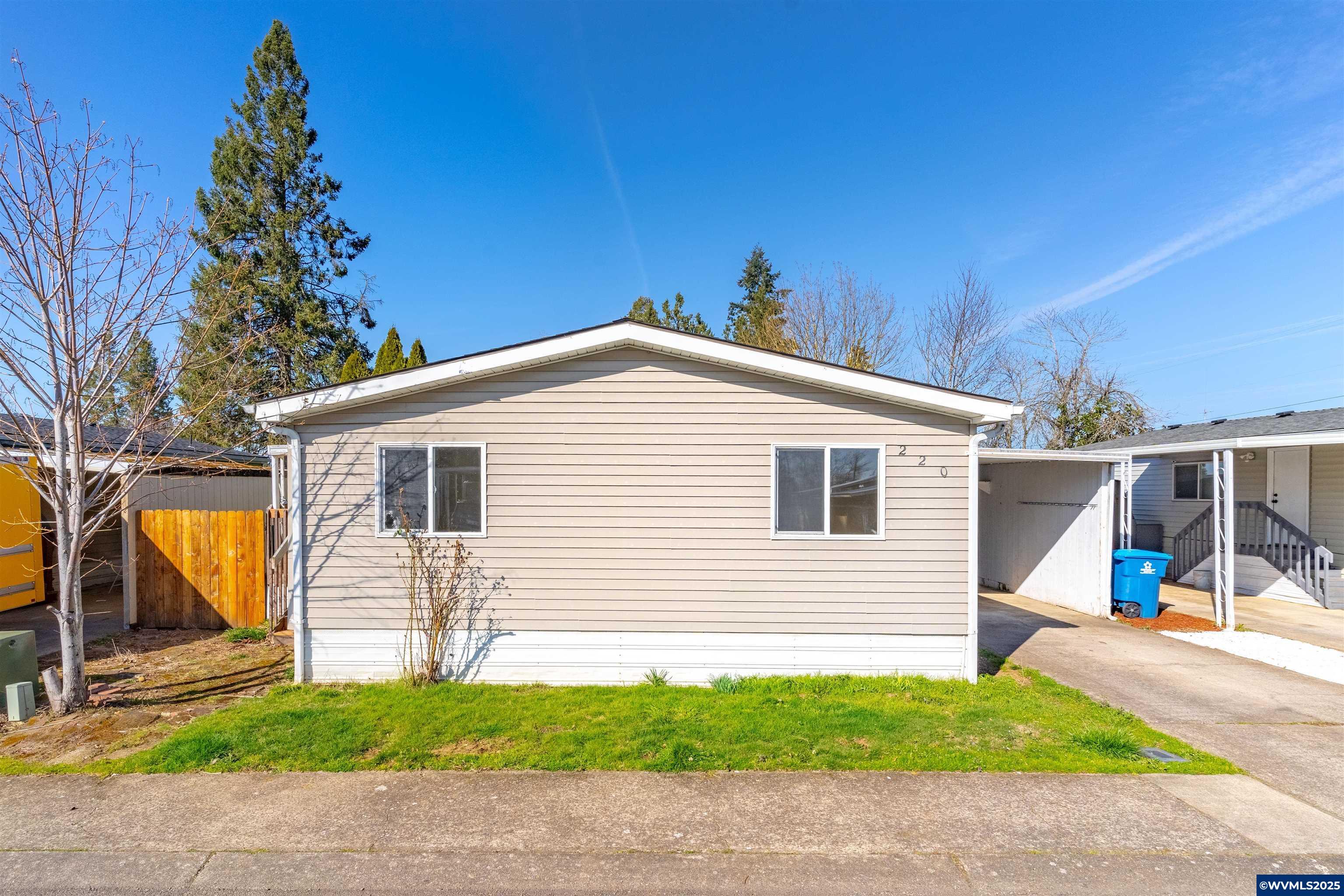 Property Photo: 220 Evergreen Dr OR 97325