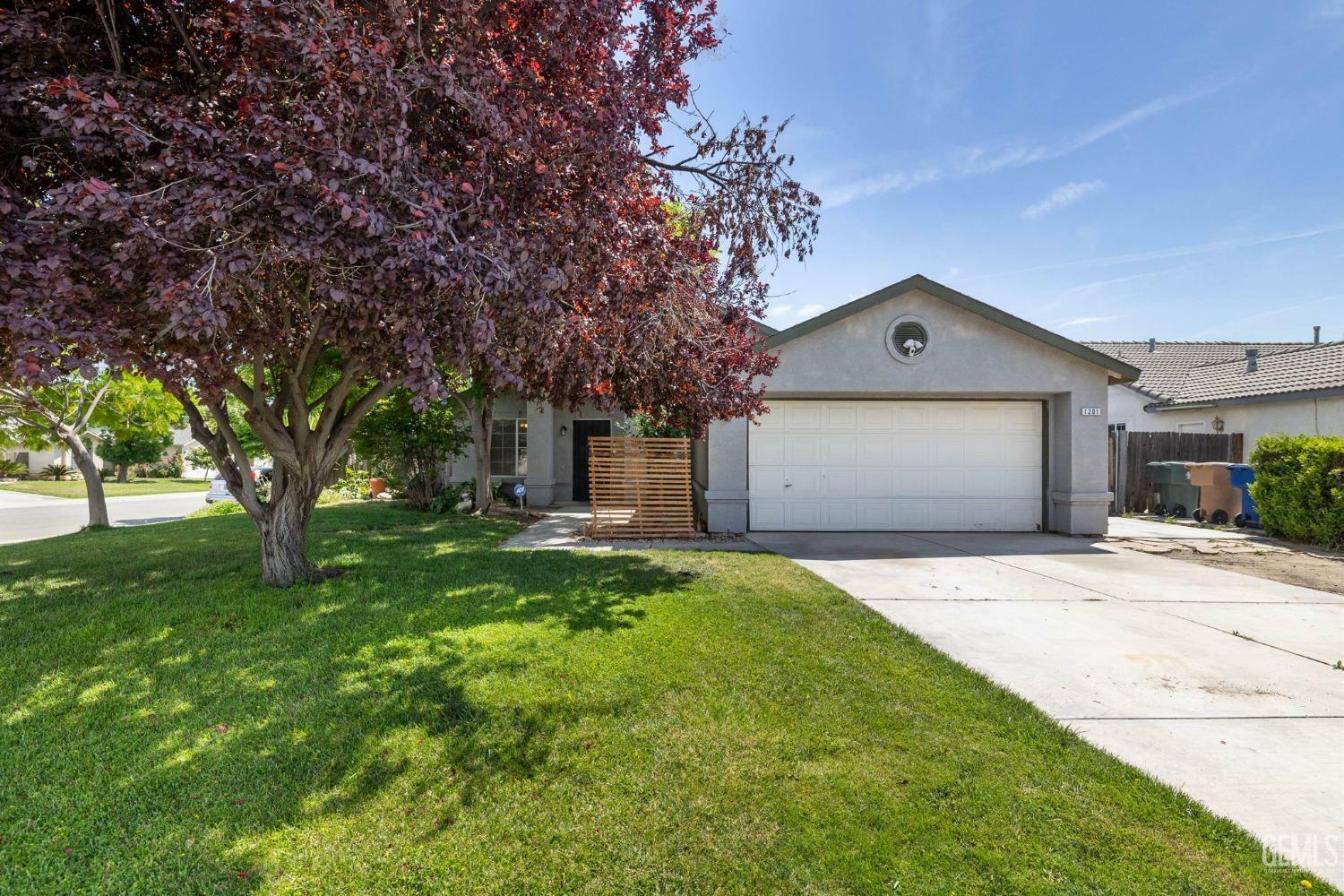 Property Photo: 1201 Berkshire Road CA 93307