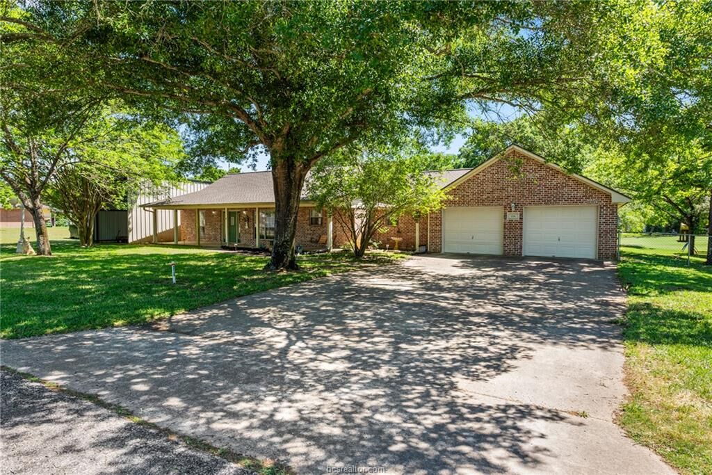 Property Photo:  236 North Golfview Drive  TX 77871 