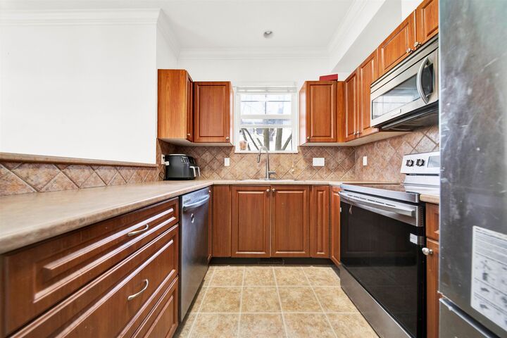 Property Photo: 1010 Ewen Avenue 25 BC V3M 5C9