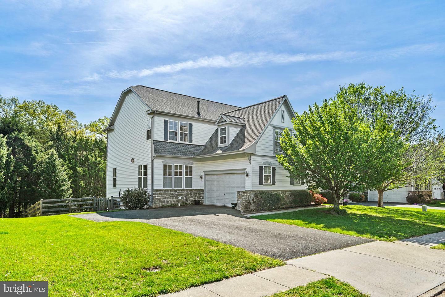 Property Photo: 9338 Falling Water Drive VA 20136