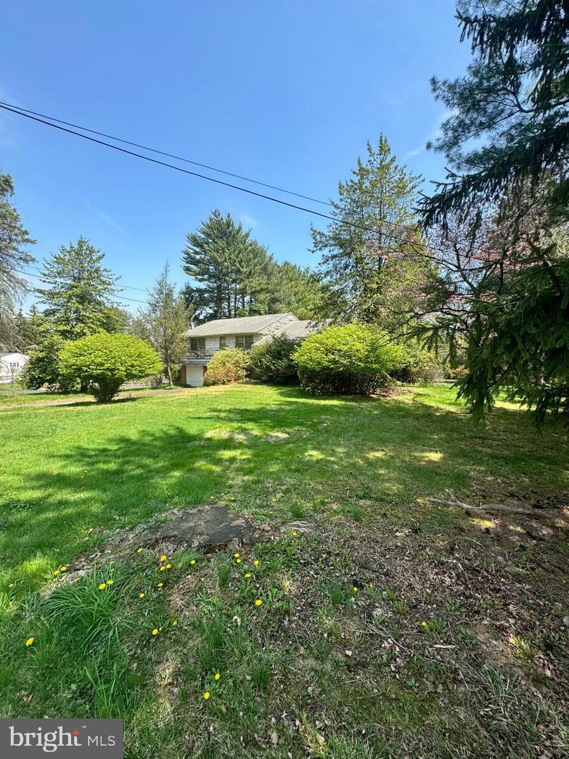 Property Photo: 14 Sunnyside Lane PA 19067