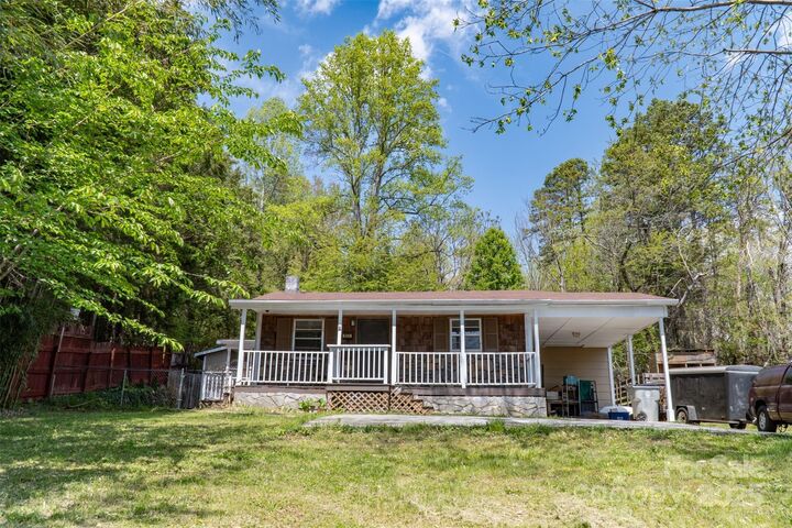 Property Photo:  813 Severt Circle  NC 28645 