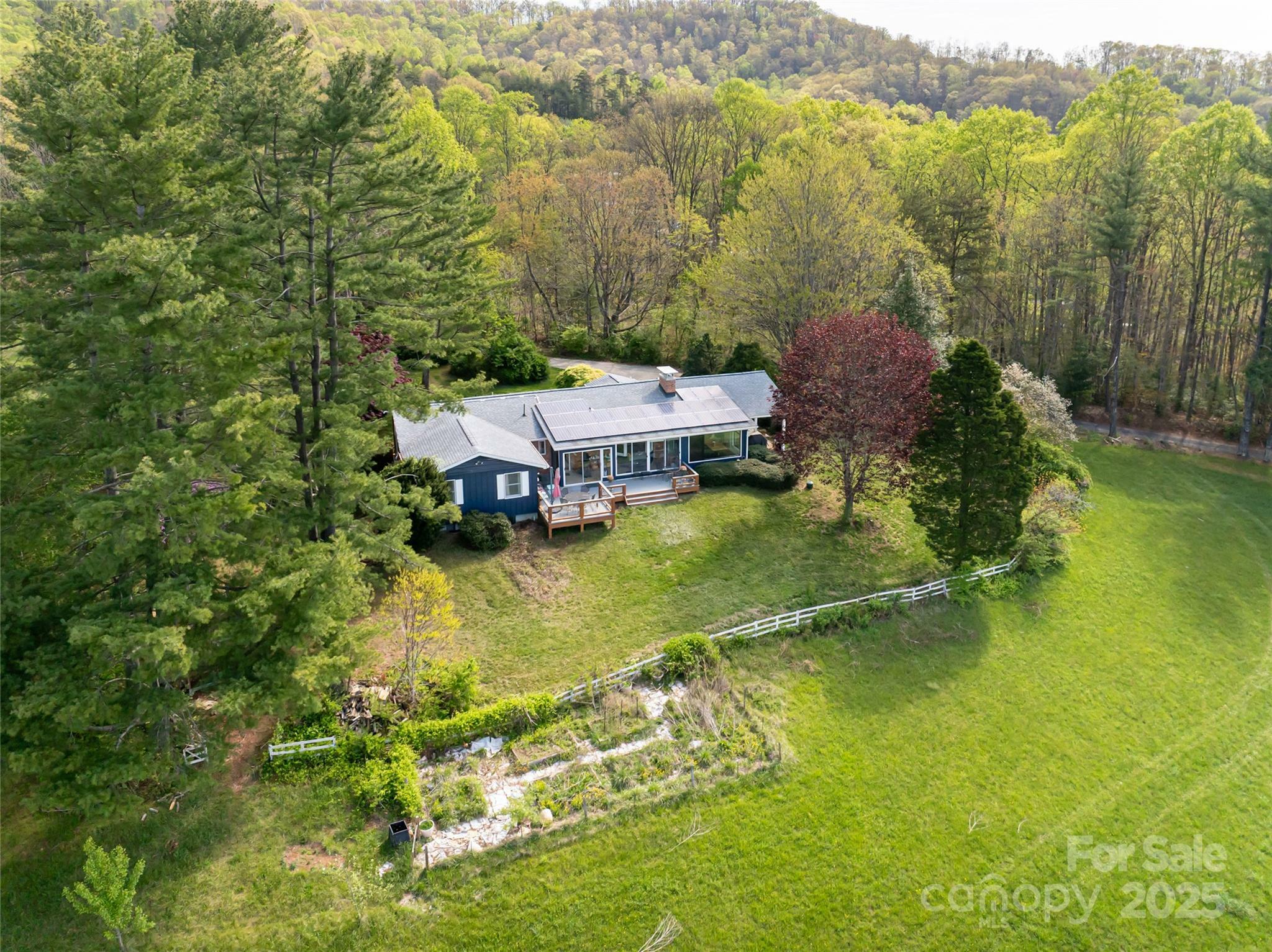 Property Photo: 21 Pinnacle Pine Trail NC 28715