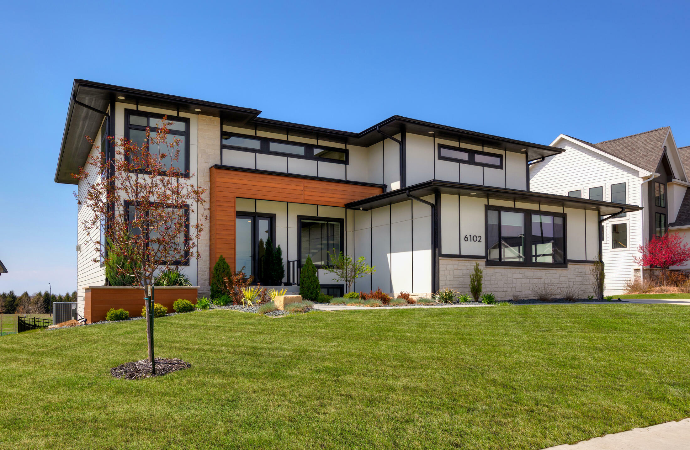 Property Photo: 6102 NE Briarwood Drive IA 50021