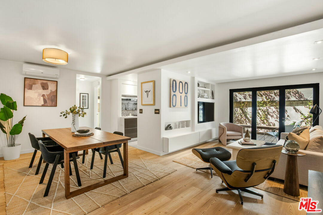 1615 N Laurel Ave  Los Angeles CA 90046 photo