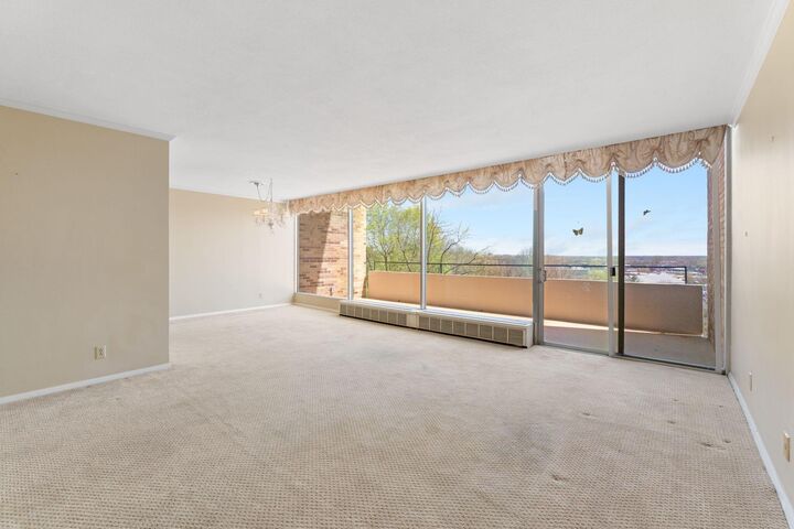 Property Photo:  1000 Urlin Avenue  OH 43212 