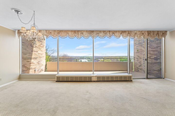 Property Photo: 1000 Urlin Avenue OH 43212