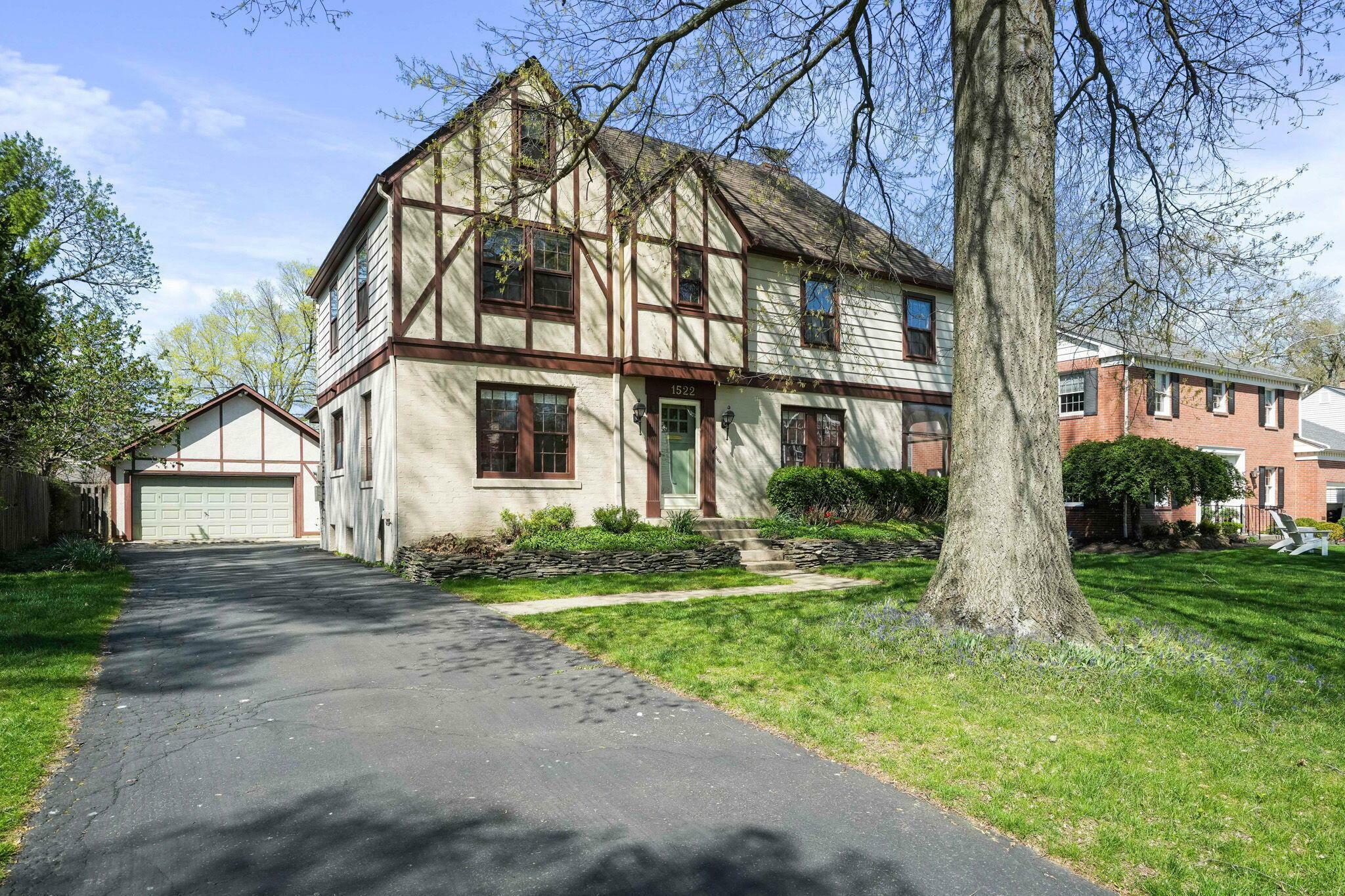 Property Photo: 1522 Essex Road OH 43221