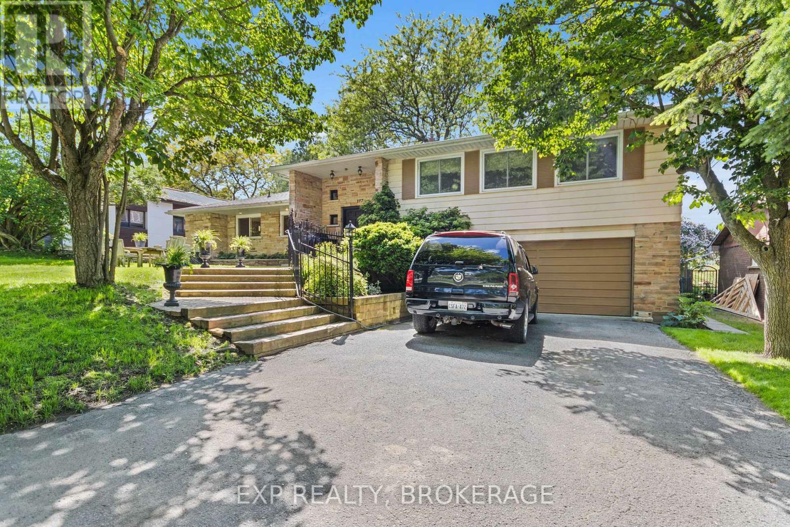 Property Photo:  197 Fairway Hill Crescent  ON K7M 2V5 