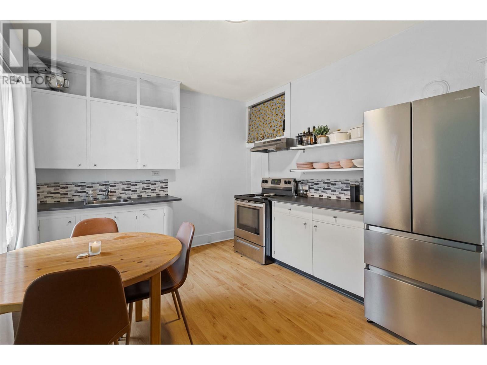 Property Photo:  342 St Paul Street West  BC V2C 1G4 