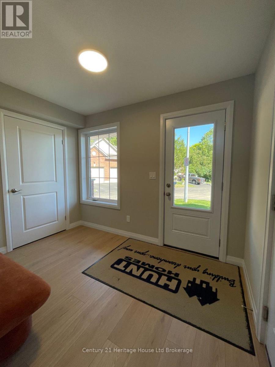 Property Photo: 19 Anderson Street 12 ON N4S 9A3