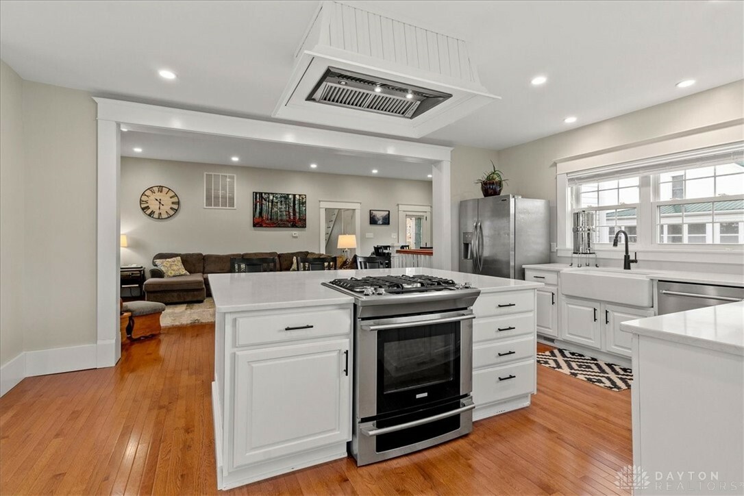Property Photo: 203 W Plum Street OH 43072