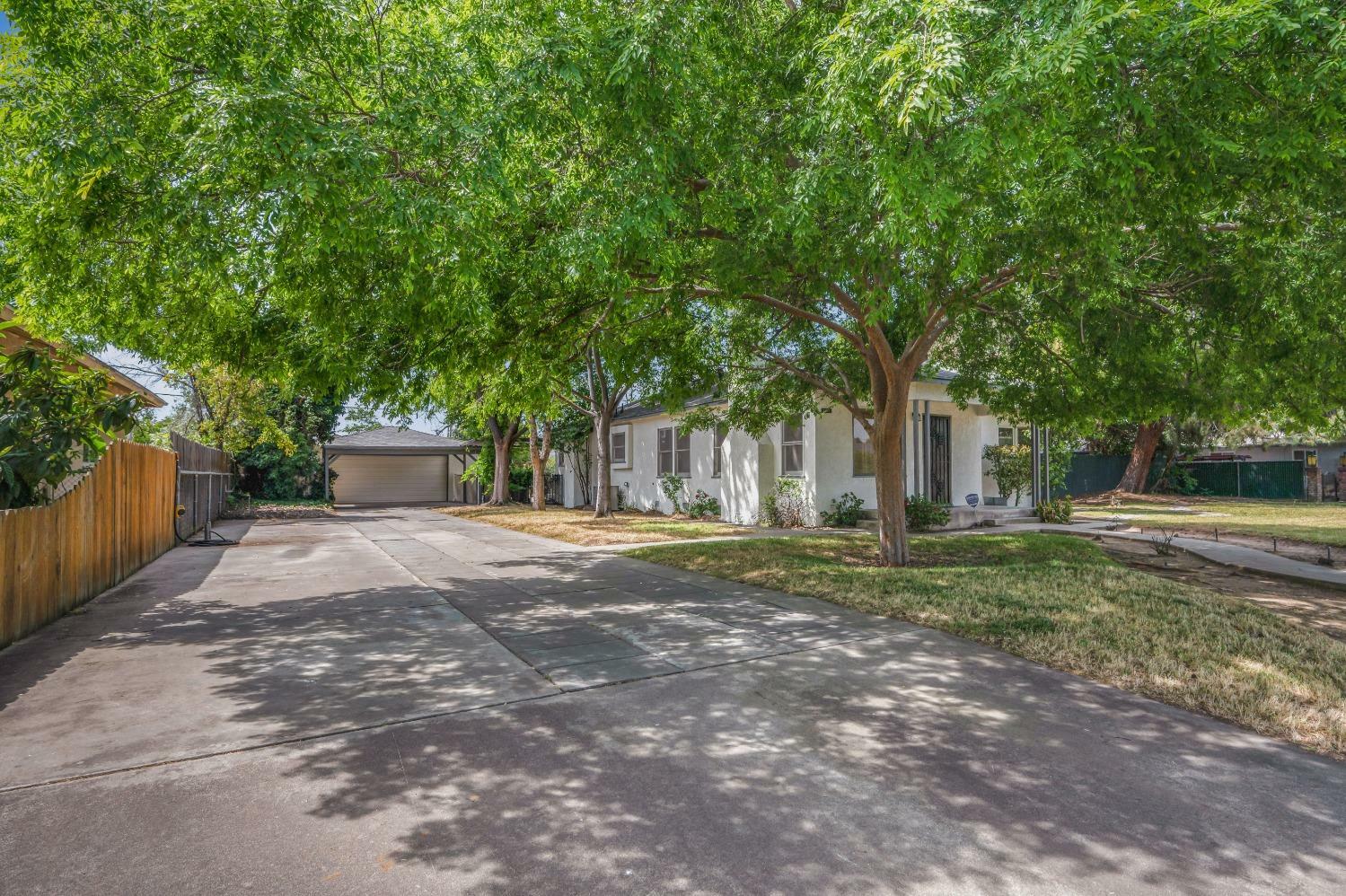 Property Photo: 2328 E Harvard Avenue CA 93703