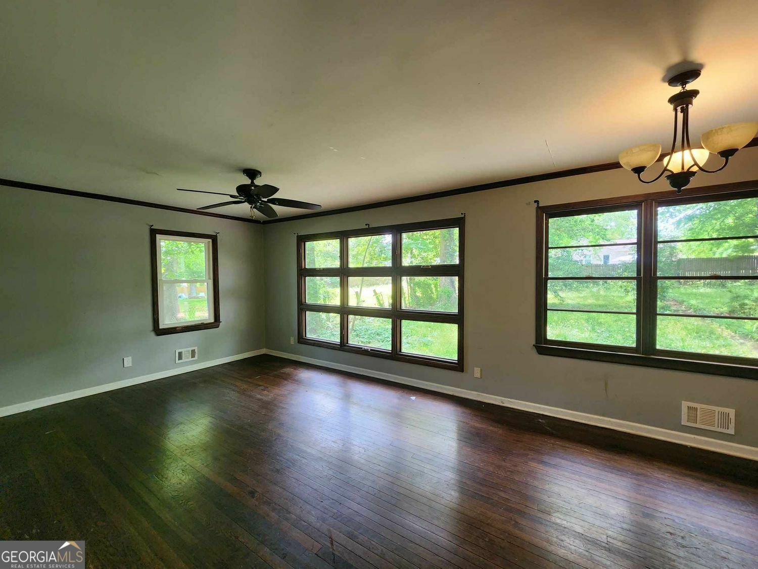 Property Photo: 1321 Snapfinger Road GA 30032