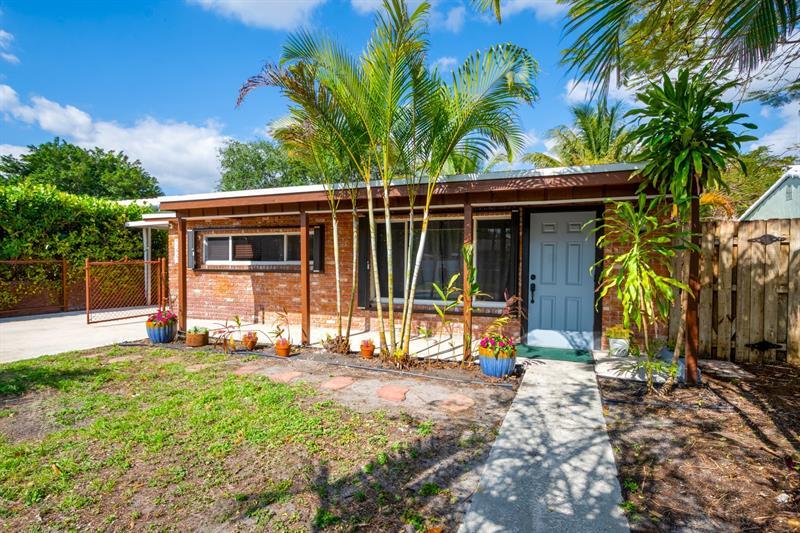 Property Photo:  1223 NW 1st Ave  FL 33311 