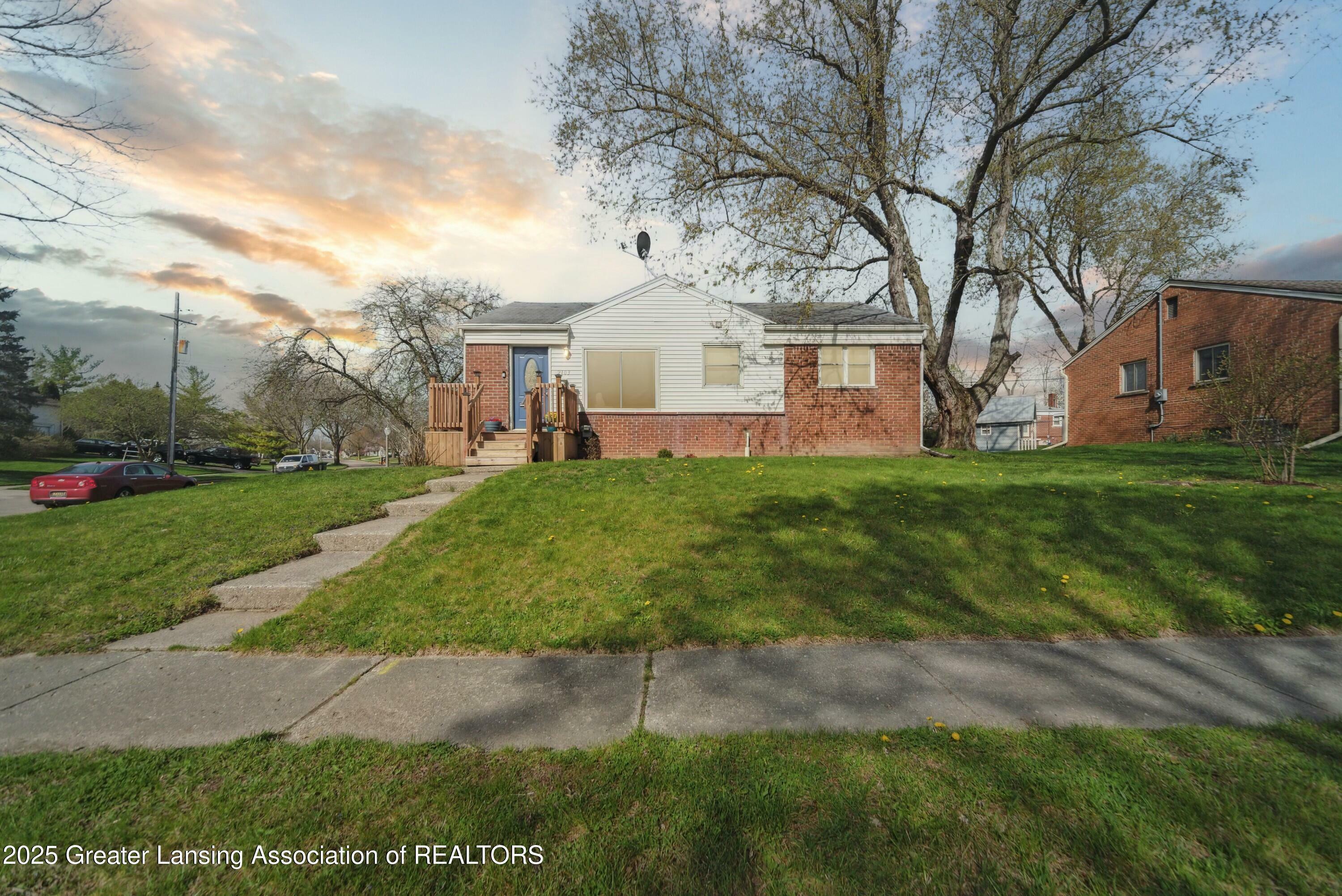 Property Photo:  2103 Barstow Road  MI 48906 