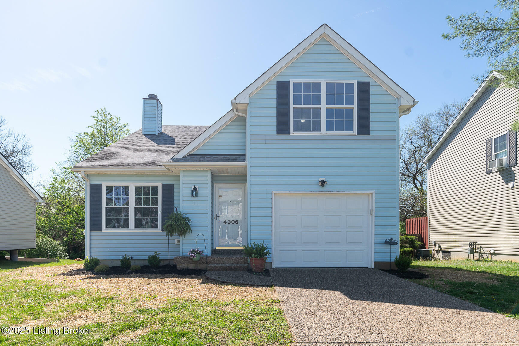 4306 Hickoryview Dr  Louisville KY 40299 photo