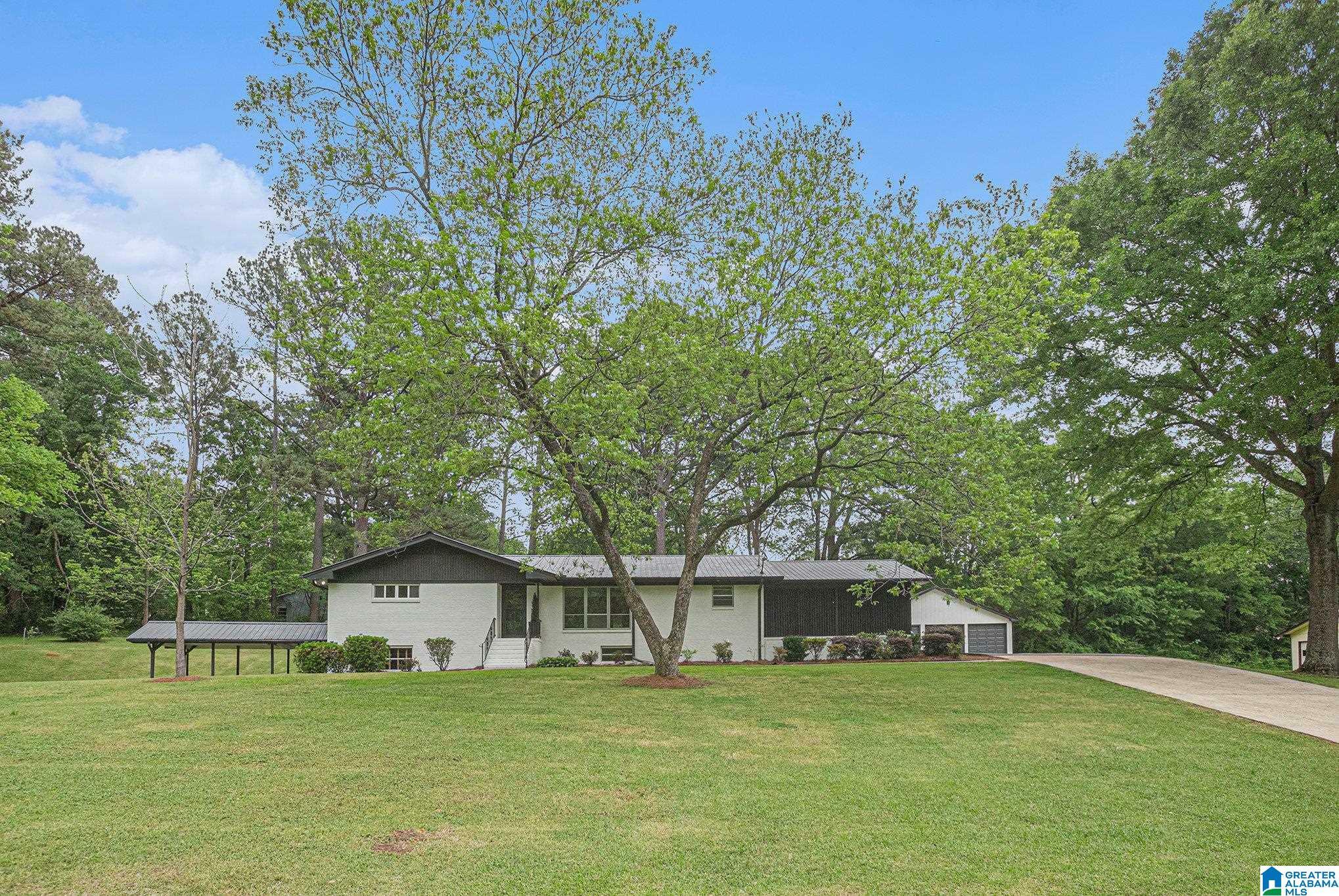 Property Photo: 1623 Iris Lane AL 35214